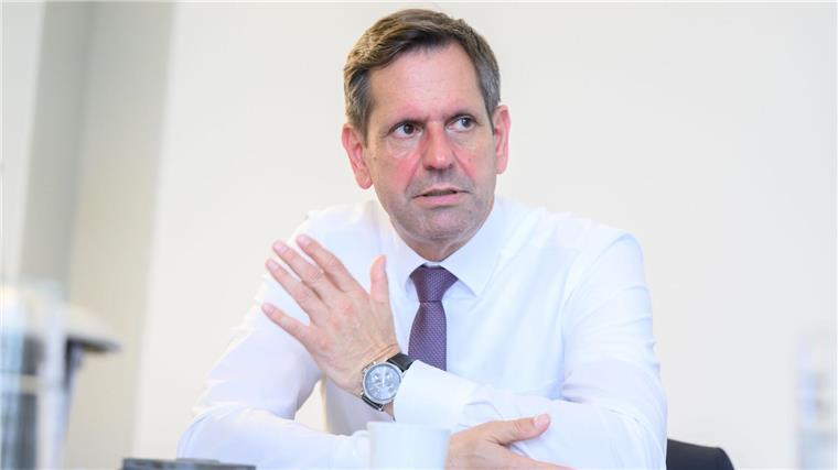 Niedersachsens Regierungschef Lies fordert eine bessere Schulung der Medienkompetenz. 