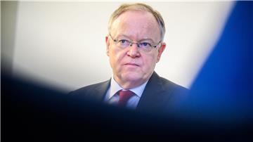 Niedersachsens Regierungschef Stephan Weil sagt, das 100-Milliarden-Euro-Sondervermögen für die Bundeswehr könne nur ein Anfang sein. (Archivbild)