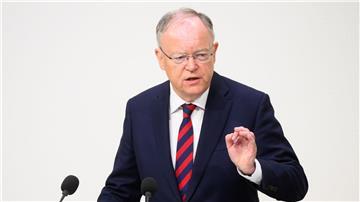 Niedersachsens Regierungschef Weil fordert staatliche Unterstützung für die Autoindustrie.