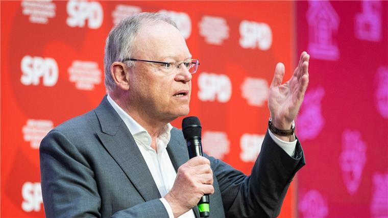Weil offen für mehr Rüstungsindustrie in Niedersachsen Niedersachsens Regierungschef Weil sieht in der Rüstungsindustrie einen wichtigen Wirtschaftsfaktor.