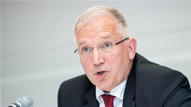 Verfassungsschutz soll mehr Mittel zur Überwachung bekommen Niedersachsens Verfassungsschutzpräsident Dirk Pejril sieht seine Behörde nach der Gesetzesänderung gestärkt. (Archivbild)