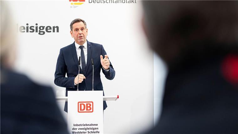 Niedersachsens Verkehrsminister Olaf Lies will keine ständigen Preisdiskussionen über das D-Ticket. (Archivbild)