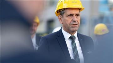 Niedersachsens Wirtschaftsminister Lies wird künftig im Aufsichtsrat der Meyer Werft sitzen. (Archivbild)