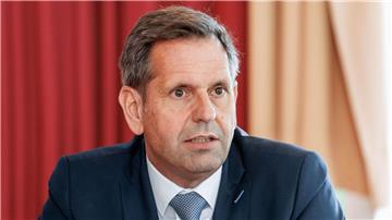 Niedersachsens Wirtschaftsminister Olaf Lies sieht den geplanten Steuerbonus für ausländische Fachkräfte kritisch. (Archivbild).