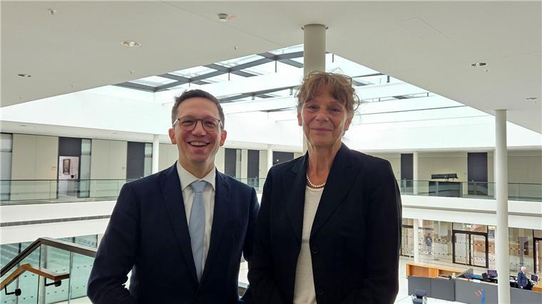 Medizinische Hochschule Hannover bekommt Präsidentin Niedersachsens Wissenschaftsminister Falko Mohrs (SPD) stellte die neue MAI-Präsidentin Denise Hilfiker-Kleiner vor.