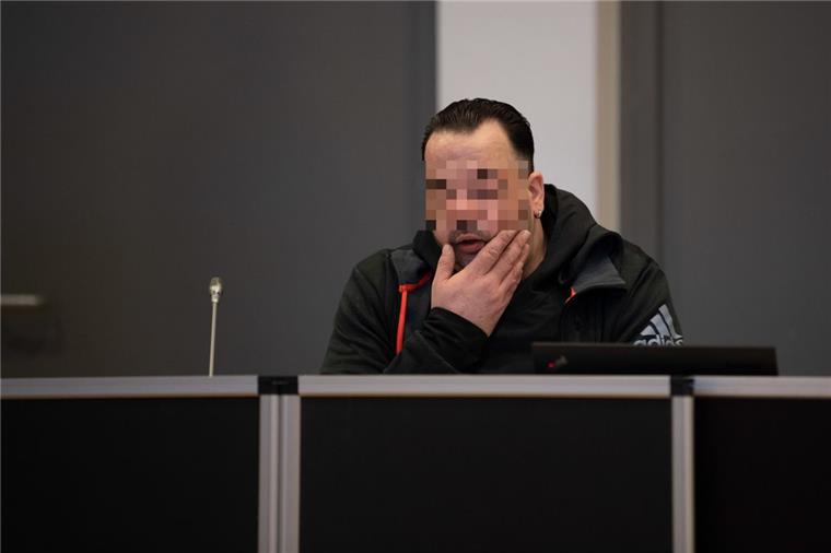Patientenmörder Högel: "Ich wollte ertappt werden" Niels Högel am vierten Prozesstag im Gerichtssaal.