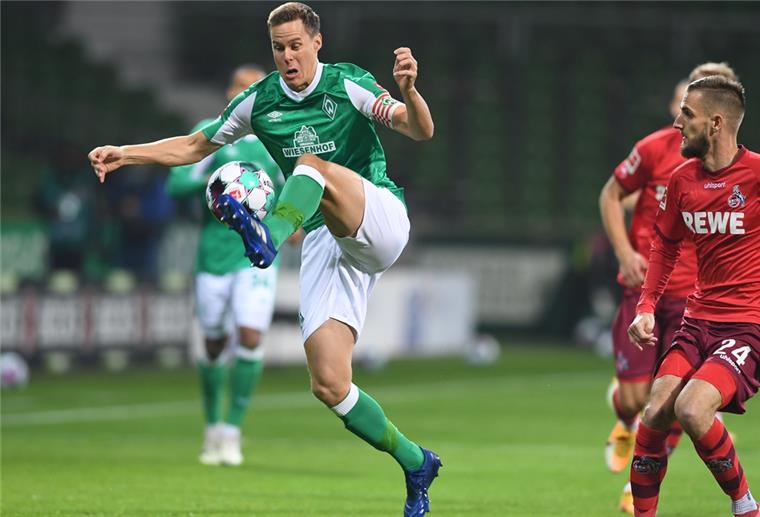 Darum ist Niklas Moisander keine erste Wahl mehr Fußball: Bundesliga, Werder Bremen - 1. FC Köln, 7. Spieltag. Werders Niklas Moisander (l) ist vor Kölns Dominick Drexler am Ball.