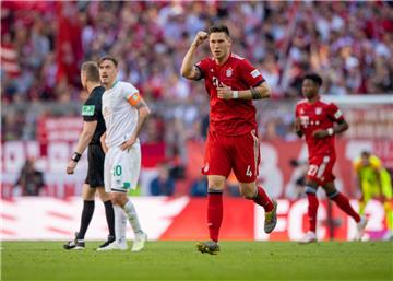Niklas Süle von FC Bayern München jubelt zu seinem 1:0 gegen Werder Bremen. 