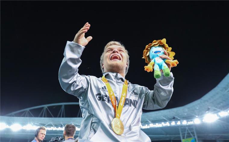 Erste Medaillen für das deutsche Paralympics-Team in Rio Niko Kappel gewann im Kugelstoßen die erste Goldmedaille für das deutsche Paralympics-Team. Foto Nietfeld/dpa