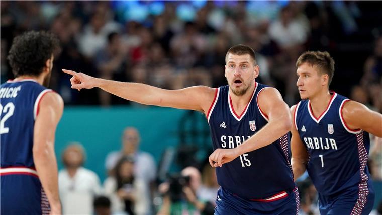 Bierkönig von Paris: NBA-Star Jokic feiert Bronze wie Gold Nikola Jokic holt mit Serbien Bronze - und feiert ausgelassen.