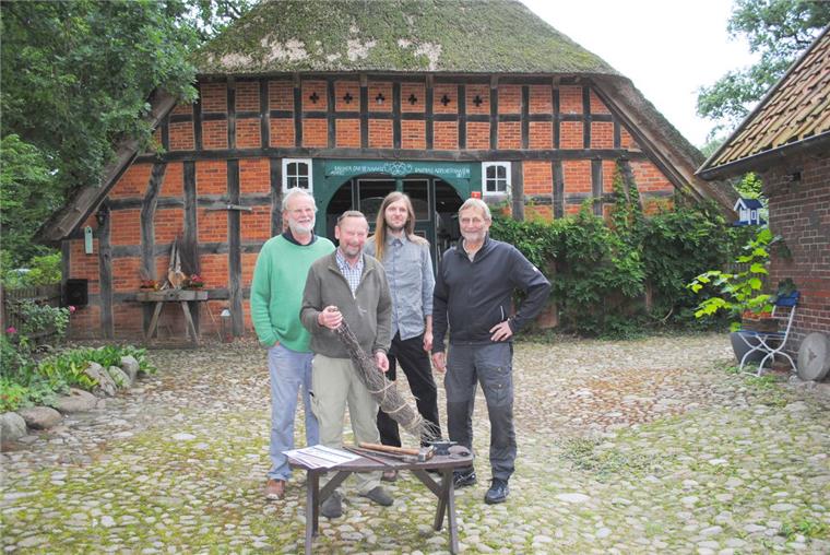 Tag des offenen Denkmals mit Bokeler Kleinoden Nikolaus Pross, Klaus Hinze, Michael Burchert und Karl-Peter Krebsfänger (v. l.) sind ein Teil des Organisationsteams, das ein Besichtigungsprogramm rund um die "Bokeler Kleinode" zum diesjährigen Tag des offenen Denkmals auf die Beine gestellt hat.