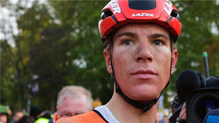 Crash mit Laterne: Degenkolb-Teamkollege im Krankenhaus Nils Eekhoff stürzte in Saudi-Arabien schwer.