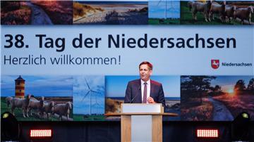 Noch am Freitag sprach Ministerpräsident Lies zur Eröffnung des Landesfests in Osnabrück.