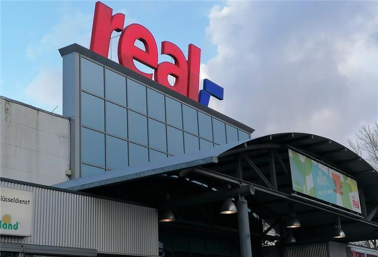 Real-Markt in Spaden: Ist der Nachfolger aus dem Einzelhandel? Der Eingang des Real-Marktes in Schiffdorf-Spaden.