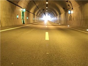 Noch der Wesertunnel aus Fahrtrichtung Cuxland gesperrt. Freitag um 21 Uhr soll er wieder für den Verkehr freigegeben werden.