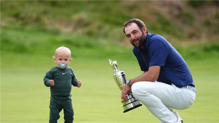 Schefflers besonderer Moment nach dem British-Open-Triumph Noch ein besonderer Moment für den British-Open-Triumphator.