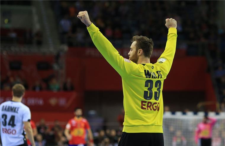 Andreas Wolff - EM-Held und Torwart-Zauberer Noch eine Siegerpose von Handballtorwart Andreas Wolff: Er hat mit seinen Paraden gegen Spanien maßgeblich zum deutschen EM-Titel beigetragen.