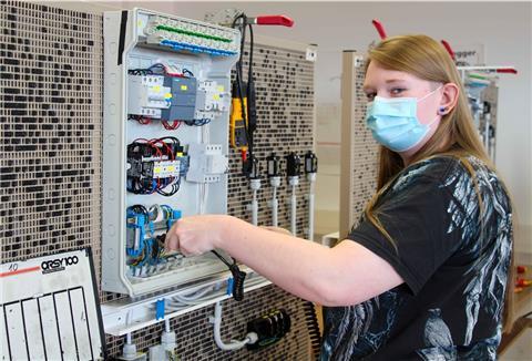 Noch gibt es in der Region viele freie Ausbildungsplätze. Gesucht werden vor allem Kraftfahrzeugmechatroniker, Anlagenmechaniker für Sanitär-, Heizungs- und Klimatechnik, Maurer und Elektroniker.
