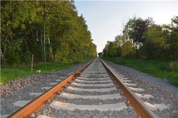 Noch ist an den Bahnschienen in Spieka von einem Bahnhalt nichts zu sehen. Das könnte sich bald ändern.