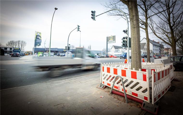 Noch ist die Ampel am neuen Edeka-Markt an der Weserstraße in Wulsdorf nicht in Betrieb.