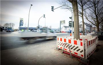 Noch ist die Ampel am neuen Edeka-Markt an der Weserstraße in Wulsdorf nicht in Betrieb.