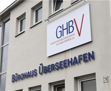 Angst vor Arbeitslosigkeit: Noch ist unklar, wie viele GHB-Mitarbeiter in Bremerhaven ein Jobangebot in anderen Betrieben bekommen werden. 89 verlieren beim GHB ihren Job, ein Teil übernehmen Eurogate und BLG.