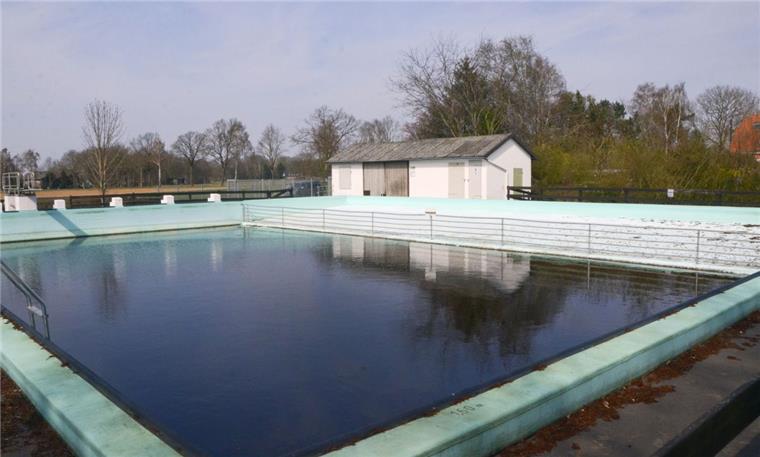 Selsingen: 800.000 Euro fließen in Freibad-Sanierung Noch liegt das Freibad in Selsingen im "Winterschlaf". Bald möchte die Gemeinde ein neues Umkleide- und ein Technikgebäude errichten.