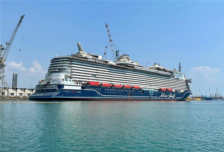 „Mein Schiff Relax“: TUI Cruises zeigt neue Bilder vom Mega-Kreuzfahrtschiff Noch liegt das neue Schiff von TUI Cruises in Italien. Von außen wirkt der Bau weit fortgeschritten.