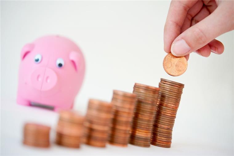 Wesermarsch: Bank führt Negativzinsen für Privatkunden ein Noch sehen die meisten Banken davon ab, auf die Spareinlagen ihrer Privatkunden Negativzinsen zu erheben. Nur bei Firmenkunden und sehr vermögenden Privatkunden wird das in vielen Fällen schon so gehandhabt.