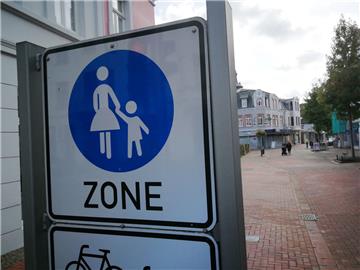 Noch steht am Nordeingang der Fußgängerzone dieses Schild. Wird es bald abmontiert, weil die Stadt diesen Teil der Innenstadt für den Straßenverkehr freigibt? Das wird die Politik voraussichtlich Ende Oktober entscheiden. 