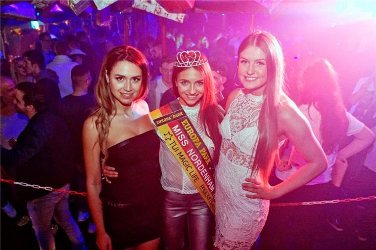 Miss Nordenham ist jetzt die schönste Frau Norddeutschlands Noelle Sachse (mitte) wurde im Dezember 2017 zur Miss Nordenham gewählt. Jetzt ist sie zur Miss Norddeutschland gekürt worden.