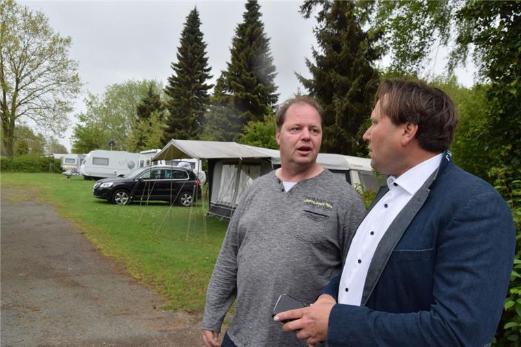 Bad Bederkesa: Niederländer haben den Campingplatz übernommen Norbert Withag (links) und Deddy Hemme haben jetzt die Regie übernommen. Die beiden Niederländer wollen den Campingplatz in Bad Bederkesa wieder auf Vordermann bringen.