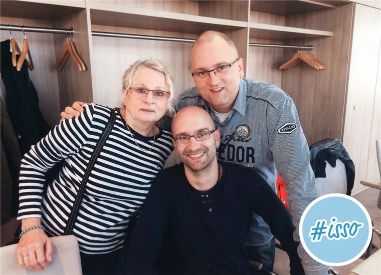 Damit das zum Muttertag klar ist: Meine Mama ist die Beste #isso nord24-Reporter Matthias Berlinke (rechts) und sein Bruder Patrick sind unheimlich stolz auf ihre Mama Christa.