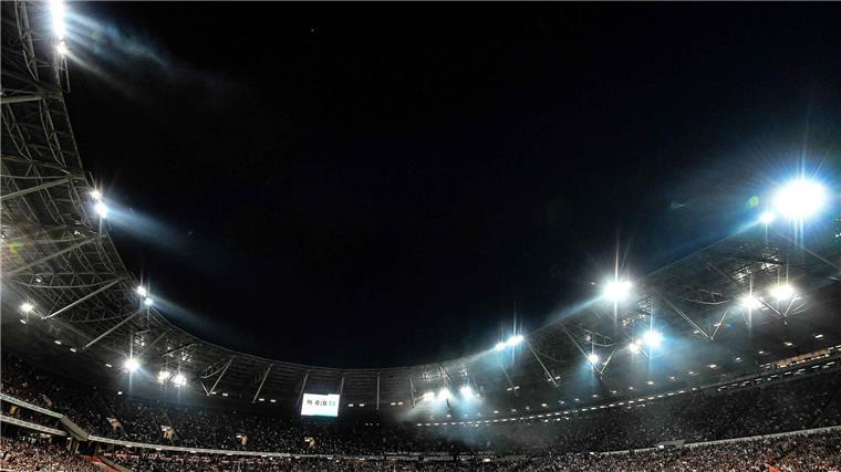 15.000 HSV-Fans zum Nordduell: Hannover stärker unter Druck Nordduell vor 49.000 Fans: Am Freitagabend treffen Hannover 96 und der Hamburger SV erneut aufeinander.