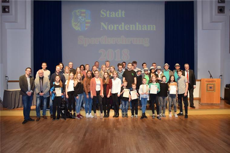 Nordenham: Stadt zeichnet die besten Sportler des Jahres 2018 aus Nordenhams erfolgreichste Sportlerinnen und Sportler des vergangenen Jahres sind gestern Abend in der Friedeburg von der Stadt ausgezeichnet worden.