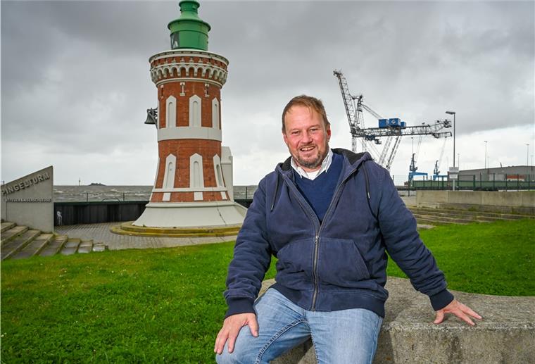Bremerhaven: Der Seemannspastor geht von Bord Nordisches Schietwetter macht ihm nichts aus, dennoch verlässt Seemannspastor Andreas Latz Bremerhavens die Häfen und den Blick darauf vom Pingelturm, um in das tropische Klima Singapurs zu wechseln.