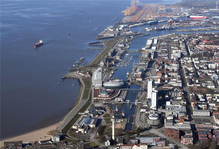Militär-Infrastruktur: Nordsee-Häfen pochen auf Milliarden vom Bund Nordsee-Häfen wie Bremerhaven gelten als zentrale Drehschreiben für Militär und Handel. Der Hafenverband fordert Milliarden für Verteidigung und Schutz.