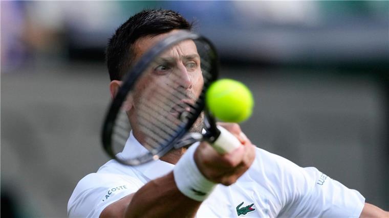 Djokovic kampflos ins Wimbledon-Halbfinale gegen Musetti Novak Djokovic hat in Wimbledon kampflos das Halbfinale erreicht.