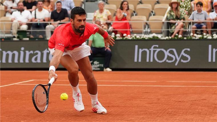 Novak Djokovic ist in Paris ins Achtelfinale marschiert.