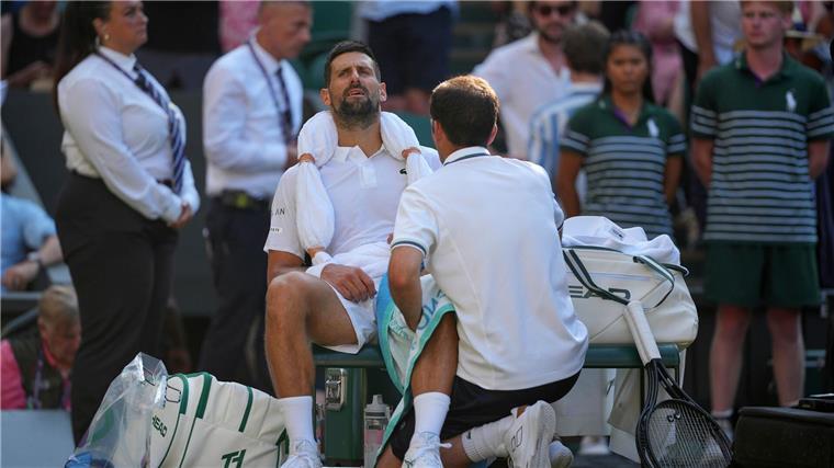 Djokovic plant Wimbledon-Rückkehr mit 39 Novak Djokovic musste im Halbfinale gegen Jannik Sinner am Oberschenkel behandelt werden.