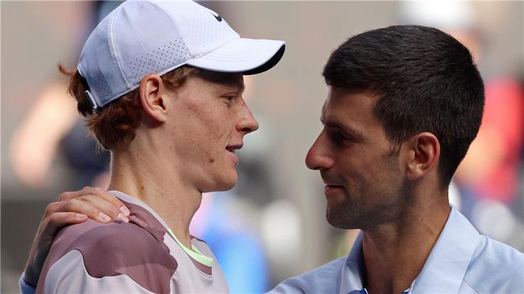 Nach Deal für Sinner: Djokovic kritisiert Anti-Doping-System Novak Djokovic (r) ist nicht einverstanden, wie der Dopingfall von Jannik Sinner behandelt wurde.