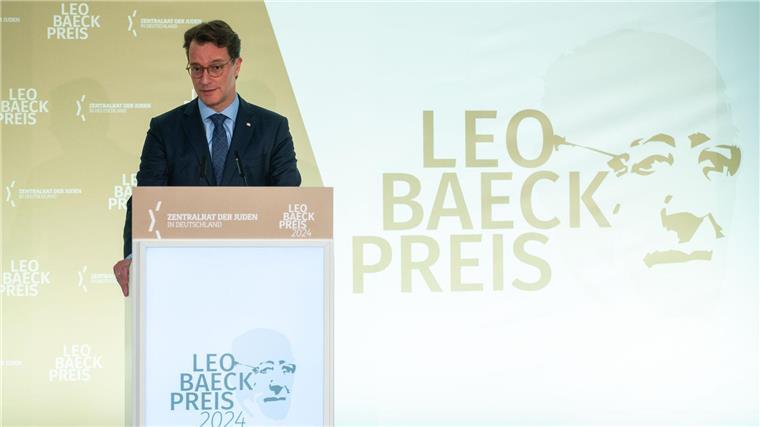 „Größte Ehre“: BVB-Chef Watzke erhält Leo-Baeck-Preis NRW-Ministerpräsident Hendrick Wüst hielt die Laudatio