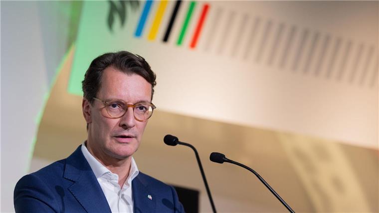 NRW plant Olympia-Bürgerbefragung - Schwimmen auf Schalke NRW-Ministerpräsident Hendrik Wüst will die Olympischen Spielen in die Region Rhein und Ruhr holen