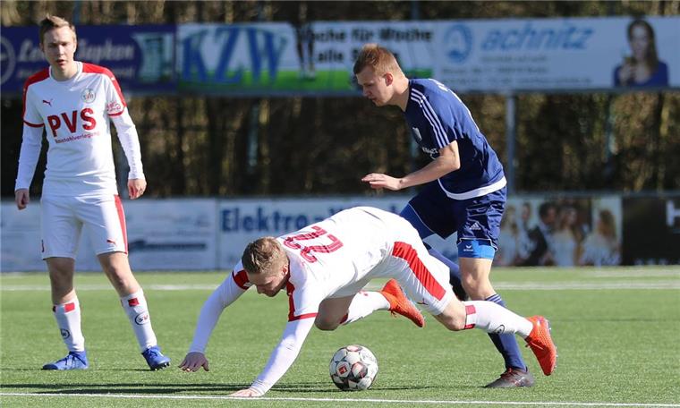 Fußballer des SV Brake nach 0:9-Debakel schon abgestiegen Nur ein Jahr nach dem Aufstieg geht es für den SV Brake (weiße Trikots) wieder runter in die Bezirksliga. Der Tabellenletzte der Landesliga ist bereits vier Spieltage vor Schluss abgestiegen.
