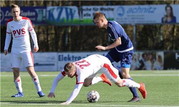 Nur ein Jahr nach dem Aufstieg geht es für den SV Brake (weiße Trikots) wieder runter in die Bezirksliga. Der Tabellenletzte der Landesliga ist bereits vier Spieltage vor Schluss abgestiegen.