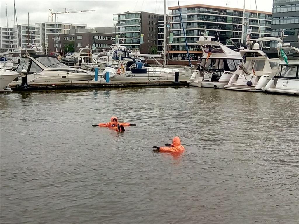 Nur eine Übung: Nicole Satzer hat die beiden &quot;Schwimmer&quot; beim Seestadt...