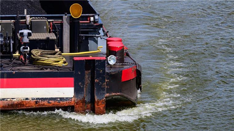 Nur eine unscheinbare graue Kamera am Bug: Von außen sieht man erst auf den zweiten Blick, dass das Schiff ferngesteuert wird.