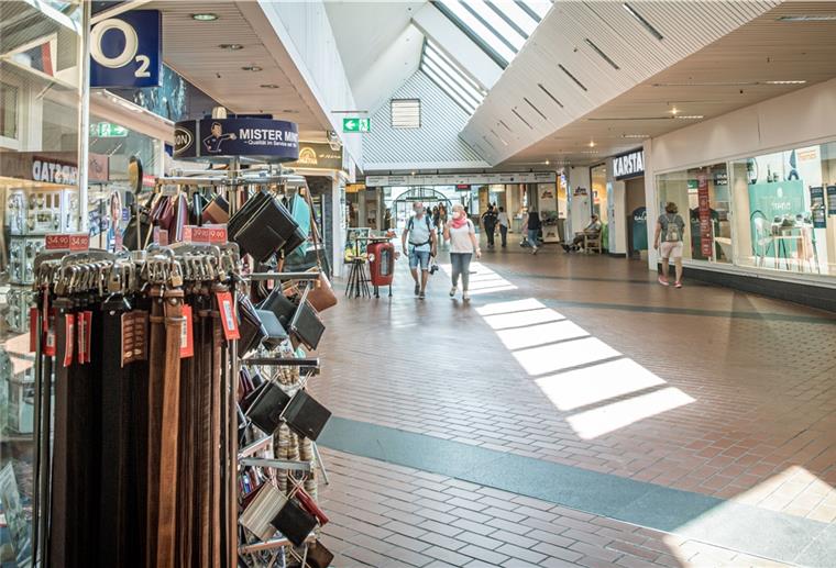 Bremerhaven sucht nach Innenstadt-Konzepten Nur vereinzelt schlendern Menschen durch das Columbus Center.