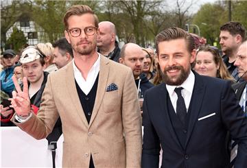 Nutzen ihre 15 Minuten freie Sendezeit nicht für Klamauk: Joko Winterscheidt (l.) und Klaas Heufer-Umlauf.