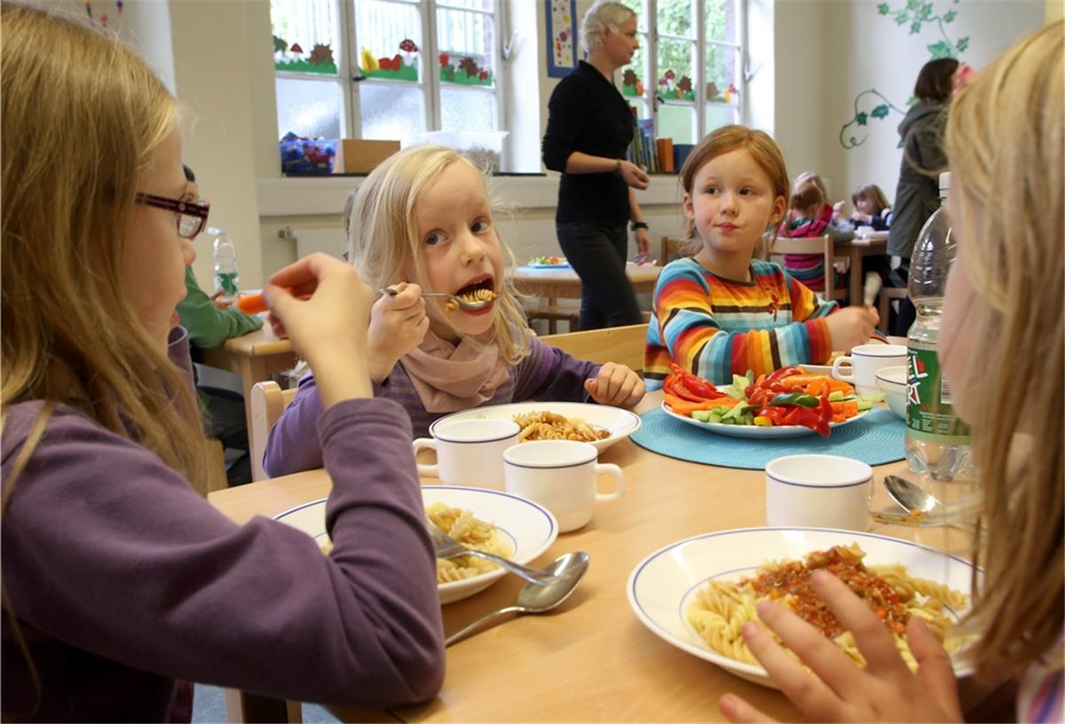 CDU fordert offene Ganztagsschulen in Schiffdorf Nutzen Kinder das Ganztagsangebot, steht auch das gemeinsame Mittagessen auf dem Programm, wofür Räume nötig sind.